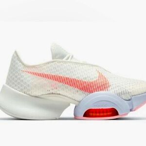 New !! In box white Nike Air Zoom Superrep 2 shoes. Size 8.
